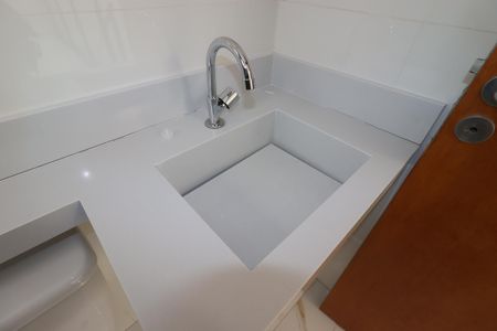 Casa à venda com 95m², 3 quartos e 2 vagasBanheiro Social - Pia