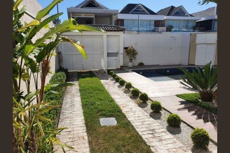 Casa à venda com 308m², 5 quartos e 2 vagas
