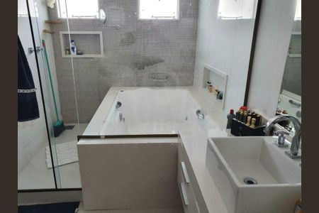 Casa à venda com 308m², 5 quartos e 2 vagas