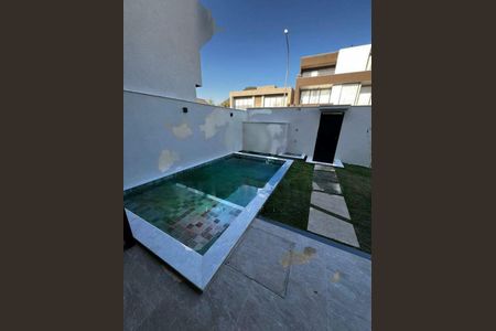 Casa à venda com 247m², 4 quartos e 2 vagas