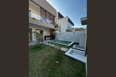 Casa à venda com 247m², 4 quartos e 2 vagas