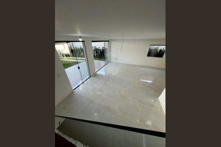 Casa à venda com 247m², 4 quartos e 2 vagas