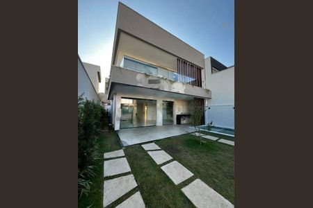 Casa à venda com 247m², 4 quartos e 2 vagas