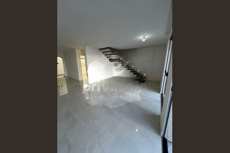 Casa à venda com 247m², 4 quartos e 2 vagas