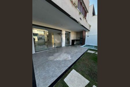 Casa à venda com 247m², 4 quartos e 2 vagas