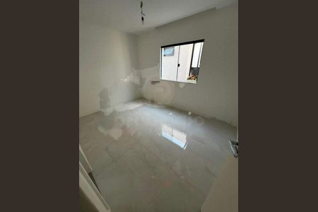 Casa à venda com 247m², 4 quartos e 2 vagas