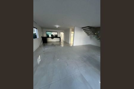 Casa à venda com 247m², 4 quartos e 2 vagas