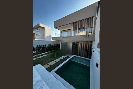 Casa à venda com 247m², 4 quartos e 2 vagas