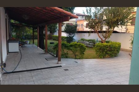 Casa à venda com 220m², 3 quartos e sem vaga