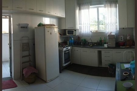 Casa à venda com 220m², 3 quartos e sem vaga