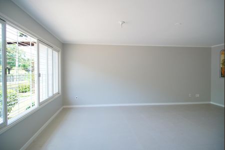 Sala 1 de casa à venda com 6 quartos, 400m² em Chácara das Pedras, Porto Alegre