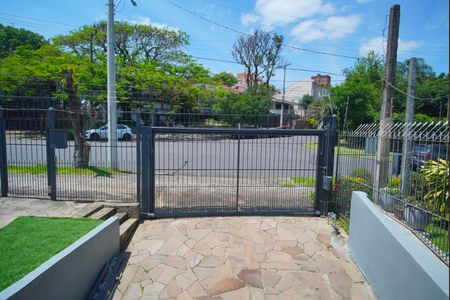 Sala 1 - Vista de casa à venda com 6 quartos, 400m² em Chácara das Pedras, Porto Alegre