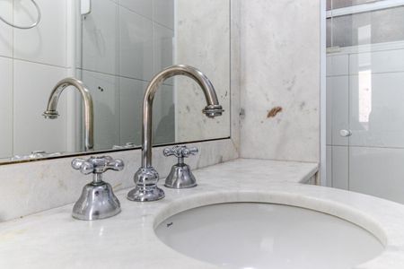 Apartamento à venda com 78m², 2 quartos e 1 vaga Apartamento à venda com 78m², 2 quartos e 1 vagaBanheiro da Suíte 1