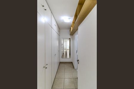 Apartamento à venda com 78m², 2 quartos e 1 vaga Apartamento à venda com 78m², 2 quartos e 1 vagaCloset da Suíte 2