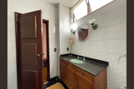 Casa à venda com 300m², 3 quartos e 2 vagas Casa à venda com 300m², 3 quartos e 2 vagasBanheiro Social