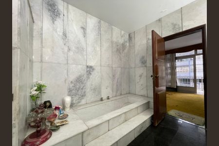 Casa à venda com 300m², 3 quartos e 2 vagas Casa à venda com 300m², 3 quartos e 2 vagasBanheiro da Suíte