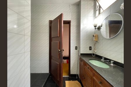 Casa à venda com 300m², 3 quartos e 2 vagas Casa à venda com 300m², 3 quartos e 2 vagasBanheiro Social