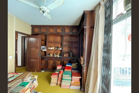 Casa à venda com 300m², 3 quartos e 2 vagas Casa à venda com 300m², 3 quartos e 2 vagasQuarto 1