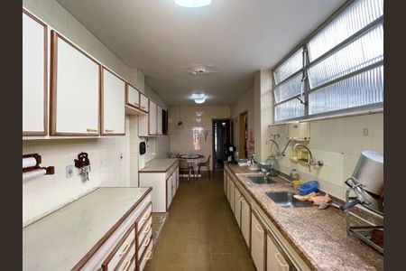Casa à venda com 300m², 3 quartos e 2 vagas Casa à venda com 300m², 3 quartos e 2 vagasCozinha