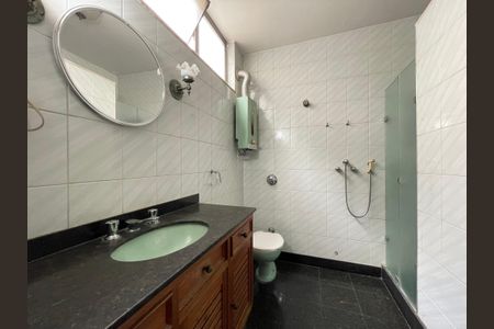 Casa à venda com 300m², 3 quartos e 2 vagas Casa à venda com 300m², 3 quartos e 2 vagasBanheiro Social