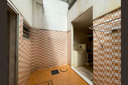 Casa à venda com 300m², 3 quartos e 2 vagas Casa à venda com 300m², 3 quartos e 2 vagasÁrea de Serviço