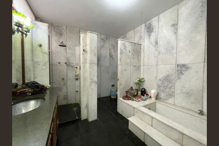 Casa à venda com 300m², 3 quartos e 2 vagas Casa à venda com 300m², 3 quartos e 2 vagasBanheiro da Suíte