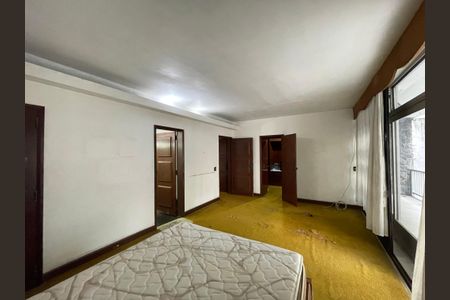 Casa à venda com 300m², 3 quartos e 2 vagas Casa à venda com 300m², 3 quartos e 2 vagasSuíte