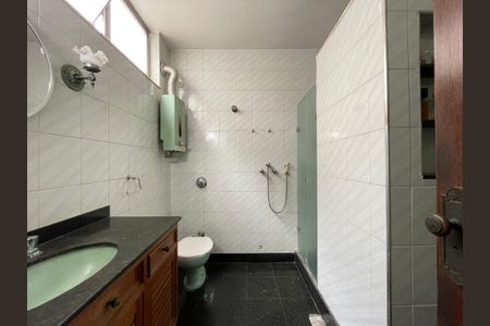 Casa à venda com 300m², 3 quartos e 2 vagas Casa à venda com 300m², 3 quartos e 2 vagasBanheiro Social