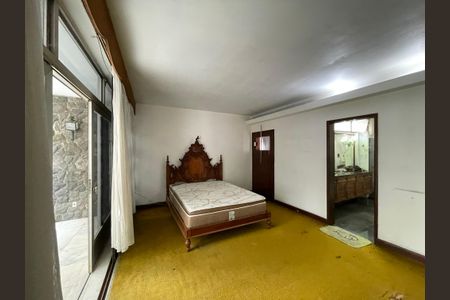 Casa à venda com 300m², 3 quartos e 2 vagas Casa à venda com 300m², 3 quartos e 2 vagasSuíte