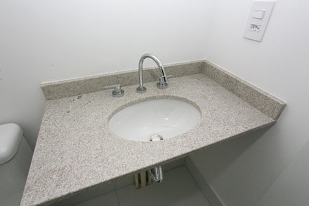 Apartamento à venda com 67m², 2 quartos e sem vaga Apartamento à venda com 67m², 2 quartos e sem vagaBanheiro Social