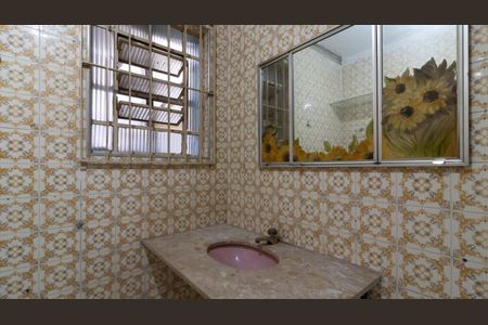 Casa à venda com 312m², 4 quartos e 4 vagas Casa à venda com 312m², 4 quartos e 4 vagasCasa 1 - Banheiro Suíte 1