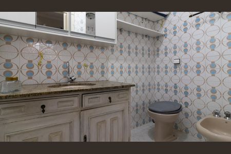 Casa à venda com 312m², 4 quartos e 4 vagas Casa à venda com 312m², 4 quartos e 4 vagasCasa 1 - Banheiro Suíte 2