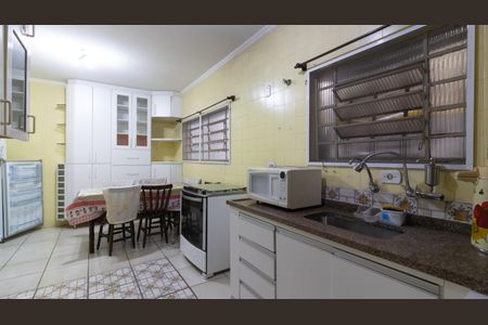 Casa à venda com 312m², 4 quartos e 4 vagas Casa à venda com 312m², 4 quartos e 4 vagasCasa 1 - Cozinha