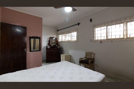 Casa à venda com 312m², 4 quartos e 4 vagas Casa à venda com 312m², 4 quartos e 4 vagasCasa 1 - Suíte 2