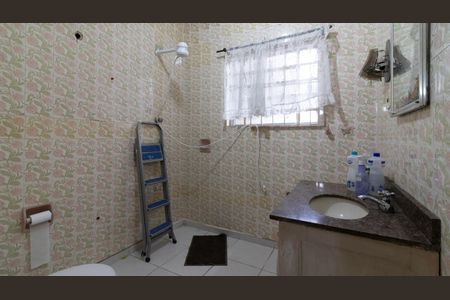 Casa à venda com 312m², 4 quartos e 4 vagas Casa à venda com 312m², 4 quartos e 4 vagasCasa 1 - Banheiro