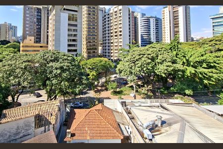 Apartamento para alugar com 240m², 4 quartos e 2 vagas Apartamento para alugar com 240m², 4 quartos e 2 vagasQuarto 1 Vista
