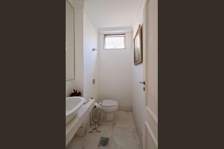 Apartamento para alugar com 240m², 4 quartos e 2 vagas Apartamento para alugar com 240m², 4 quartos e 2 vagasLavabo