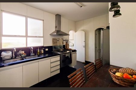 Apartamento para alugar com 240m², 4 quartos e 2 vagas Apartamento para alugar com 240m², 4 quartos e 2 vagasCozinha