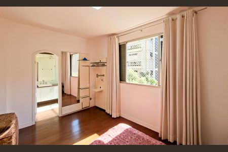 Apartamento para alugar com 240m², 4 quartos e 2 vagas Apartamento para alugar com 240m², 4 quartos e 2 vagasSuíte 2