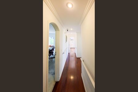 Apartamento para alugar com 240m², 4 quartos e 2 vagas Apartamento para alugar com 240m², 4 quartos e 2 vagasCorredor