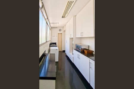 Apartamento para alugar com 240m², 4 quartos e 2 vagas Apartamento para alugar com 240m², 4 quartos e 2 vagasÁrea de Serviço