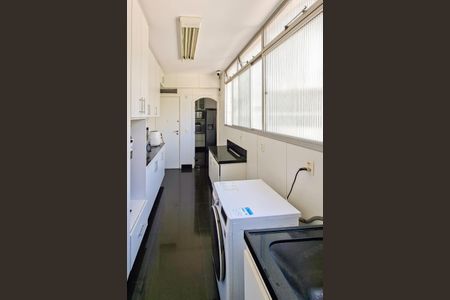 Apartamento para alugar com 240m², 4 quartos e 2 vagas Apartamento para alugar com 240m², 4 quartos e 2 vagasÁrea de Serviço