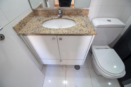 Apartamento para alugar com 66m², 2 quartos e 1 vaga Apartamento para alugar com 66m², 2 quartos e 1 vagaBanheiro da Suíte