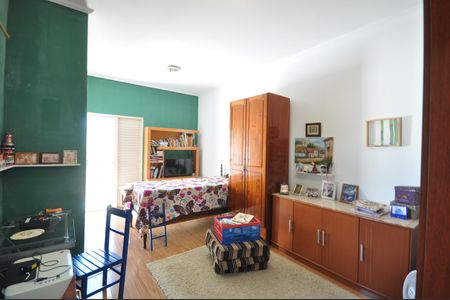 Casa à venda com 300m², 3 quartos e 2 vagasSuíte 2