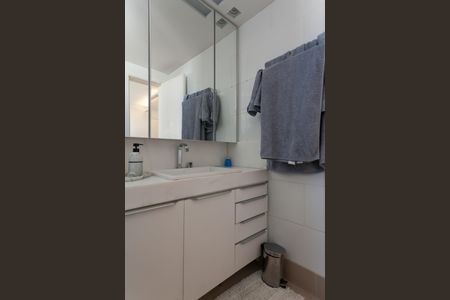 Apartamento à venda com 126m², 4 quartos e 3 vagas Apartamento à venda com 126m², 4 quartos e 3 vagasBanheiro da Suíte