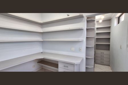 Apartamento à venda com 147m², 3 quartos e 2 vagas Apartamento à venda com 147m², 3 quartos e 2 vagasEscritório