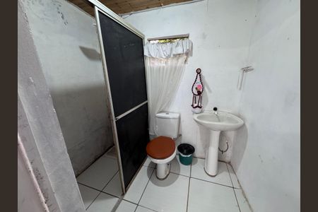 Casa para alugar com 24m², 1 quarto e 1 vaga Casa para alugar com 24m², 1 quarto e 1 vagaBanheiro