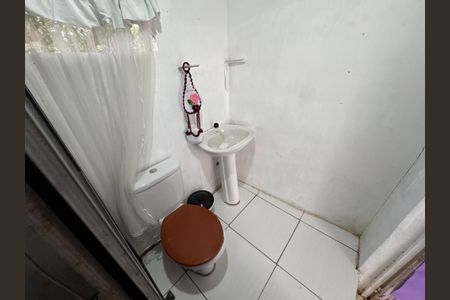 Casa para alugar com 24m², 1 quarto e 1 vaga Casa para alugar com 24m², 1 quarto e 1 vagaBanheiro