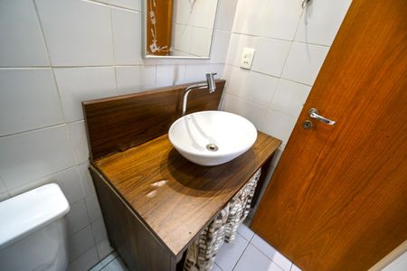 Apartamento à venda com 76m², 3 quartos e 2 vagas Apartamento à venda com 76m², 3 quartos e 2 vagasBanheiro da suíte 3