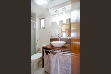 Apartamento à venda com 76m², 3 quartos e 2 vagas Apartamento à venda com 76m², 3 quartos e 2 vagasBanheiro social